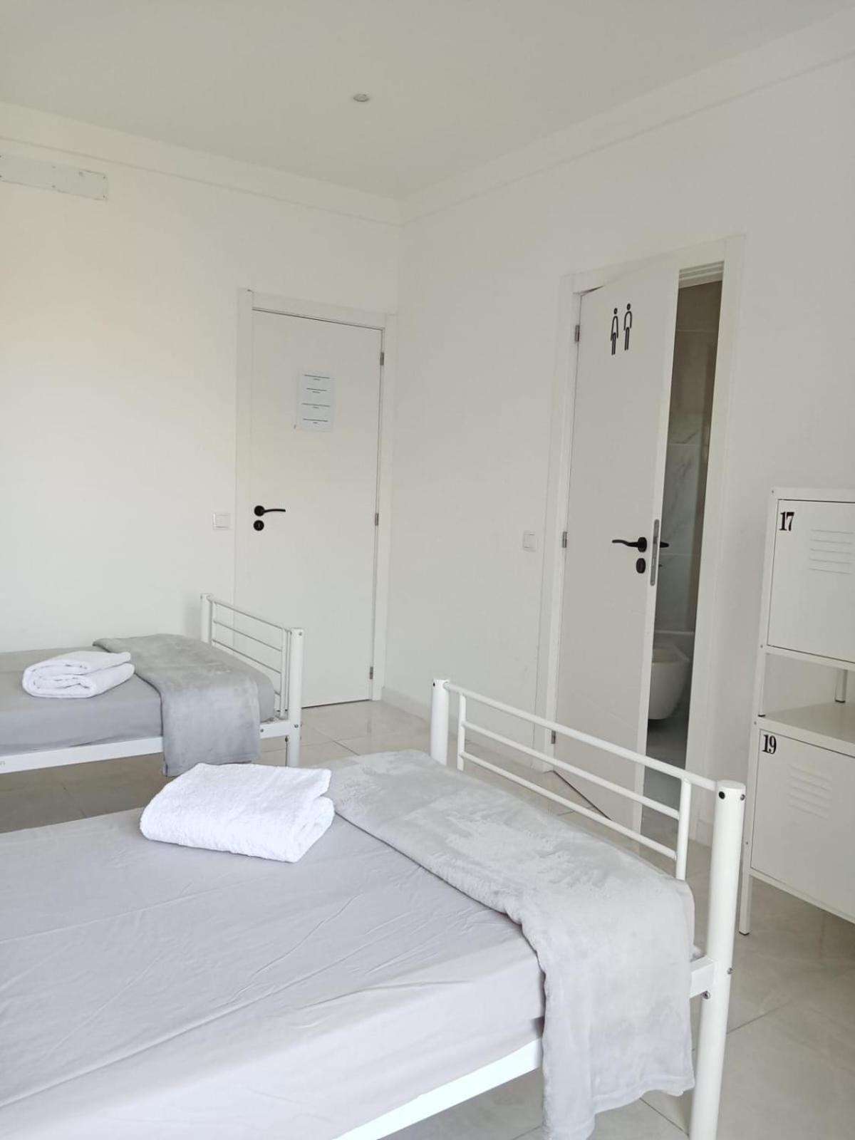 HostelccPortimão Buitenkant foto