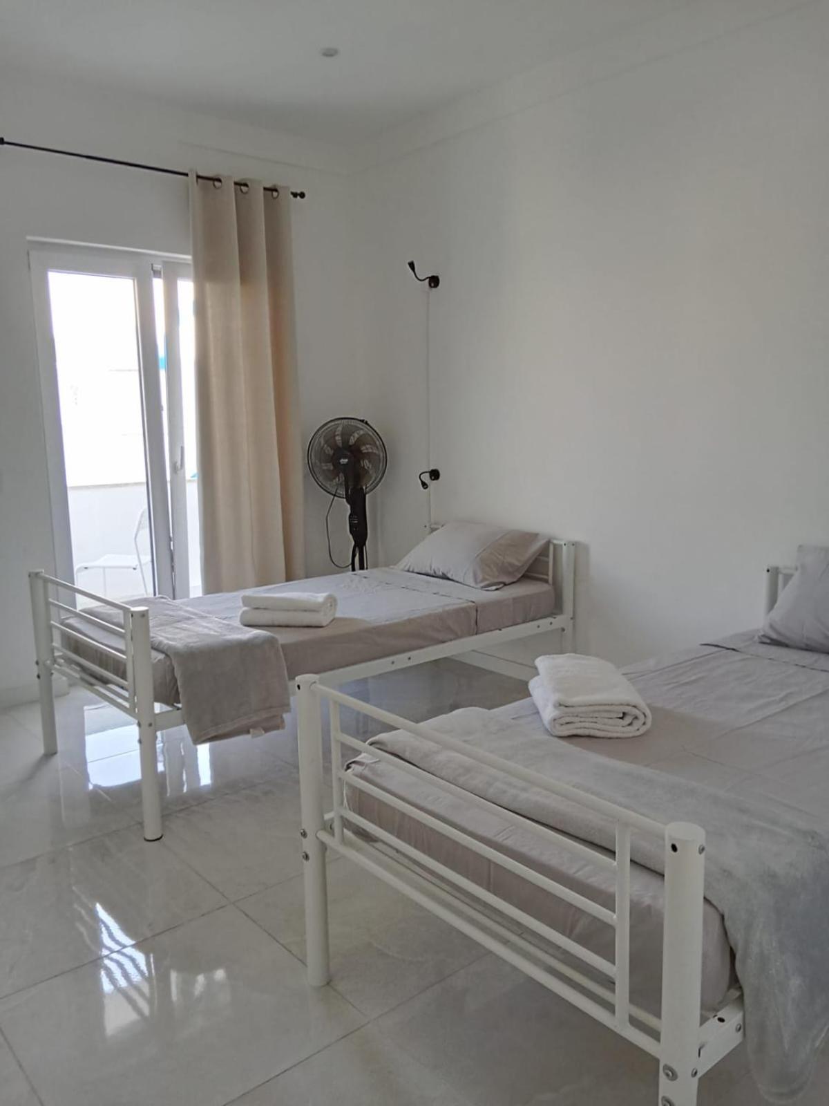 HostelccPortimão Buitenkant foto